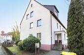 Seitenansicht Haupthaus - 2 Zimmer Mehrfamilienhaus, Wohnhaus zum Kaufen in Laatzen