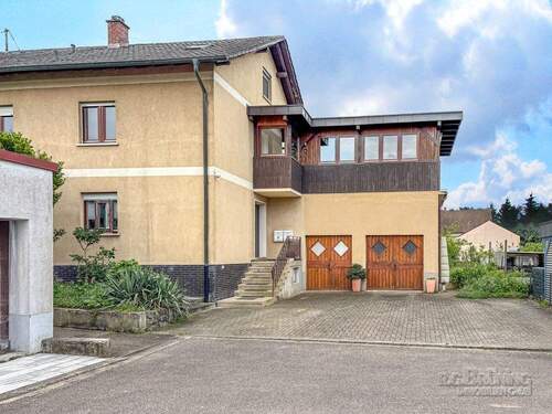 Straßenansicht - 9 Zimmer Mehrfamilienhaus, Wohnhaus zum Kaufen in Hohberg / Hofweier