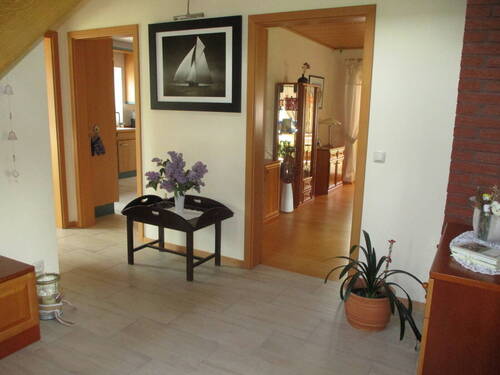 Eingangsbereich, re. WZ, li. Küche - Viel Platz für die Familie auf traumhaftem Grundstück!