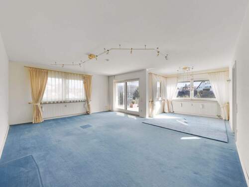 Wohnzimmer - 4 Zimmer Etagenwohnung zum Kaufen in Leonberg