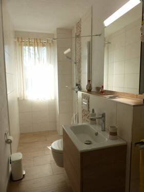 modernes Duschbad - 