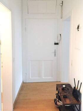 Flur - 2 Zimmer Mehrfamilienhaus, Wohnhaus zum Kaufen in Hannover