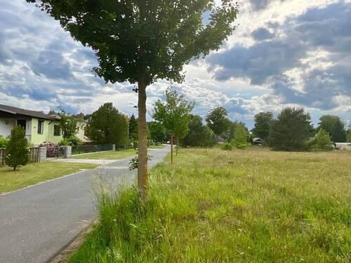 Straße am Grundstück - 