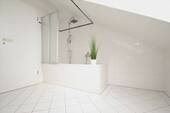 Tageslichtbad mit Wanne - 