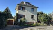 Ansicht Straßenseite - Eigenheim am SW-Stadtrand mit schönem Garten