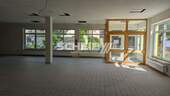 Fronteingang mit Schaufenstern - Halle in Blaufelden zur Miete