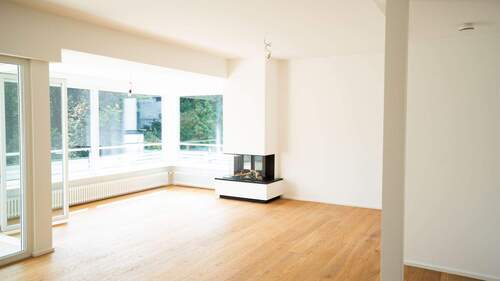 Wohnbereich mit Kamin - Doppelhaushälfte mit 269,00 m&sup2; in Baden-Baden zum Kaufen