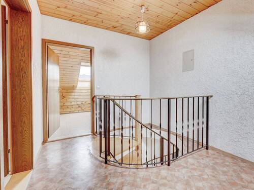 Treppenabgang vom Dachgeschoss – Verbindung zu den Wohnräumen auf den unteren Ebenen - 