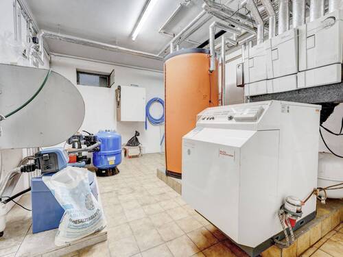 Gut ausgestatteter Technik- und Heizungsraum - 