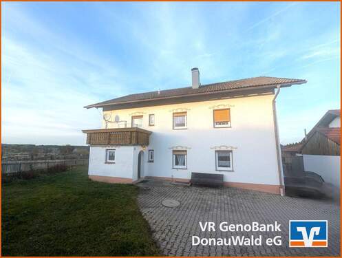 Titelbild - Solides Zweifamilienhaus mit Potential in idyllischer Dorflage nahe Kirchberg im Wald!