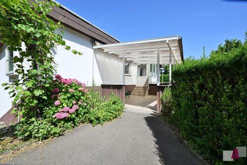 Hauseingang - 5 Zimmer Bungalow zum Kaufen in Lörrach / Salzert