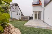 Terrasse und Gartenanteil III - 