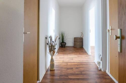 Flur Vergleichswohnung - Hereinspaziert - gemütliche 3-Raum-Wohnung mit Balkon