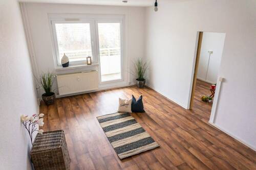 Wohnzimmer Vergleichswohnung - 3 Zimmer Etagenwohnung zur Miete in Chemnitz