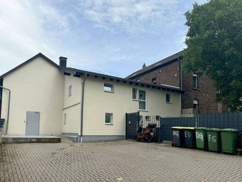 Wohnhaus - Mehrfamilienhaus, Wohnhaus zum Kaufen in Hennef / Uckerath