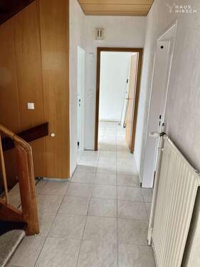 Flur EG - Einfamilienhaus mit 135,00 m² in Rodgau zum Kaufen