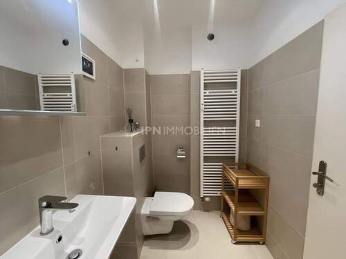 Badezimmer mit Badewanne - 