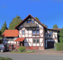 Charmantes Einfamilienfachwerkhaus mit Einliegerwohnung, kleinem Garten, großartige Terrassen und Auto-Stellplätzen - Waldkappel Bischhausen