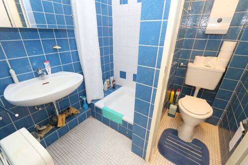 Duschbad mit seperaten WC - 