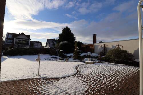 Garten.JPG - Großzügige 2,5 Zimmer Erdgeschosswohnung mit Wintergarten, Garage und Garten