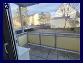 Titel Balkon - In guter Lage mit Balkon: renovierte 2-Zimmer-Wohnung, Tageslichtbad + Wanne, Vinyl-Boden, Essküche