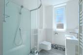 Bad mit Dusche - 