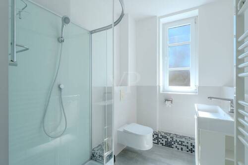 Bad mit Dusche - 