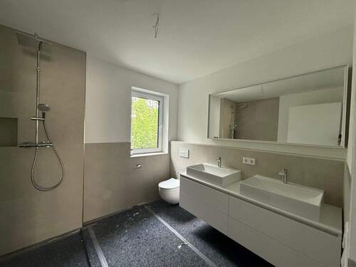 Badezimmer - 3 Zimmer Etagenwohnung in München