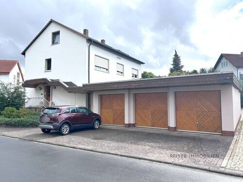 3 Familien mit drei Garagen - Mehrfamilienhaus, Wohnhaus mit 220,10 m&sup2; in Großenlüder Bimbach zum Kaufen