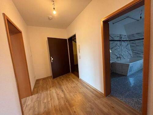 Flur - Etagenwohnung mit 60,90 m² in Leipzig zur Miete