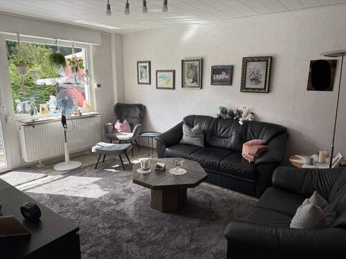 Wohnzimmer - 7 Zimmer Doppelhaushälfte zum Kaufen in Grevenbroich