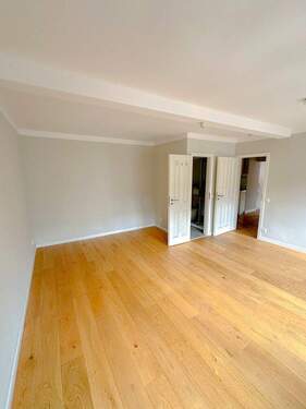 traumhafter Dielenboden - Mehrfamilienhaus, Wohnhaus in Fürth