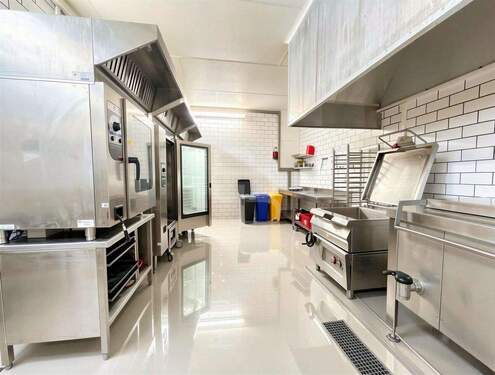 dazugehörige Küche - (KI generiert) - 4 Zimmer Gewerbeobjekt (Büro, Produktion, Verkauf) in Köln