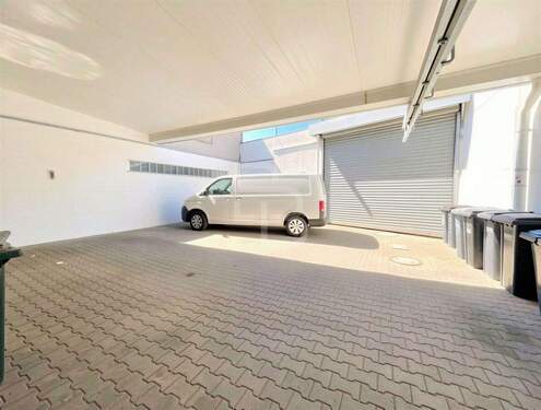 Zufahrt zum Hof - (KI generiert) - 