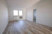 Wohnzimmer - 3-Zimmerwohnung mit Weitblick - 310,00 EUR Kaltmiete, ca.  68,60 m² Wohnfläche