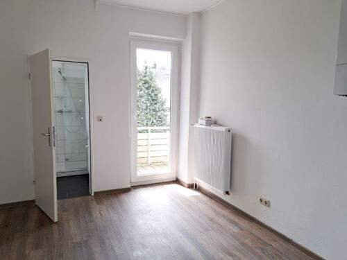 Küche mit Zugang zum Bad - 