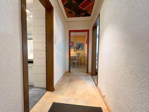 Flur - Einfamilienhaus mit 89,10 m&sup2; in Rosbach vor der Höhe / Rodheim vor der Höhe zum Kaufen