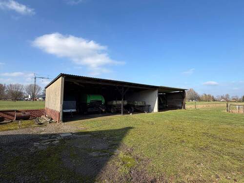 Blick auf den großen Wagenschuppen - 