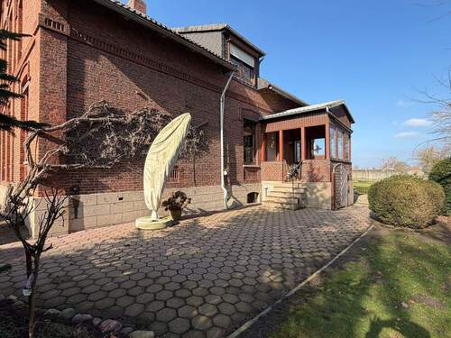 Blick zur Veranda mit vorgelagerter Terrasse - 