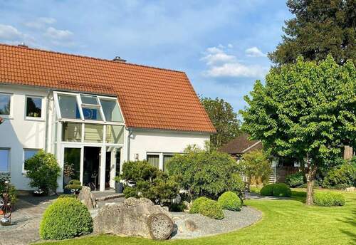 Haus mit Wintergarten aussen.JPG - 