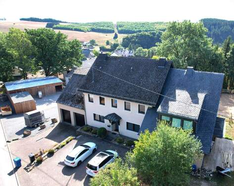 1.JPG - Exklusives Zweifamilienhaus mit zusätzlicher Ferienwohnung und Studio, mit einem Paradies für Pferde, auf einem 3.970 m² großen Grundstück in Üttfeld