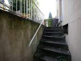 Treppenaufgang Gebäude rechts - 