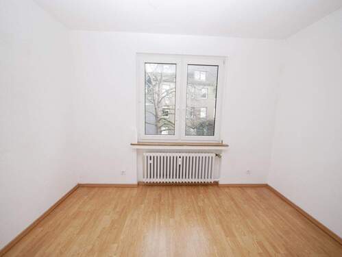 2.OG Schlafraum rechtes Gebäude - 