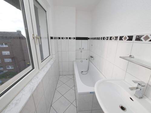 4. OG Badezimmer rechtes Gebäude - 