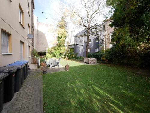 Garten Gebäude links+rechts - 