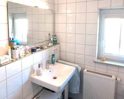 Waschbecken mit Tageslicht - 