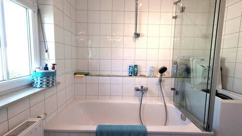 Badewanne und Waschmaschine - 