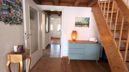 Blick von Wohnbereich in Flur - 