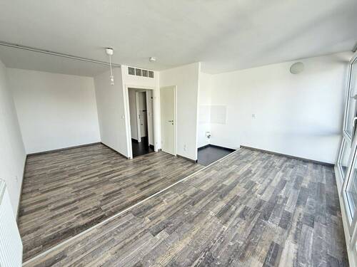 Wohn- und Schlafzimmer - 1 Zimmer Terrassenwohnung in München