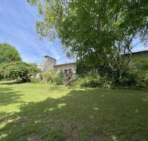 Schickes Wohnhaus im Bungalow-Stil mit sonnigem Garten - Heimbuchenthal